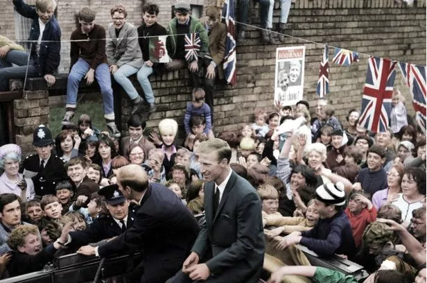 خاطرات بابی چارلتون؛ پادشاه آشینگتون