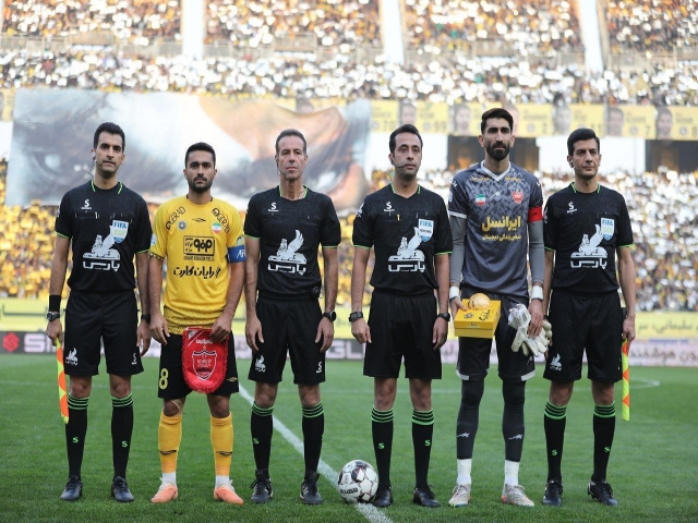 گزارش تصویری از دیدار سپاهان- پرسپولیس گزارش تصویری از دیدار سپاهان- پرسپولیس