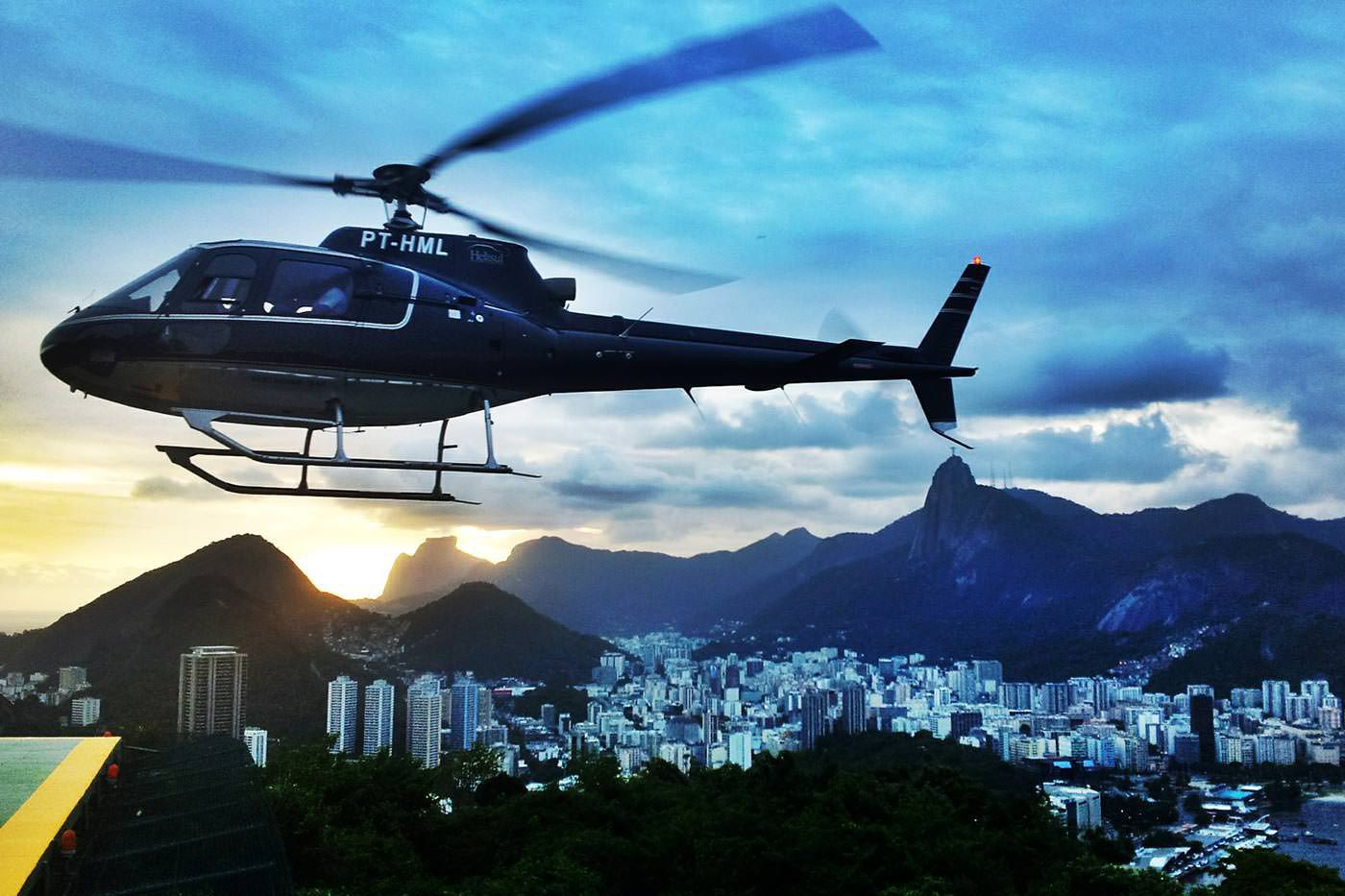 هلیکوپتر سواری بر فراز آسمان
