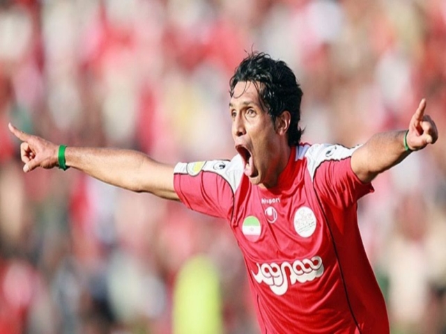 مدافع سابق تیم پرسپولیس یک سال محروم شد مدافع سابق تیم پرسپولیس یک سال محروم شد