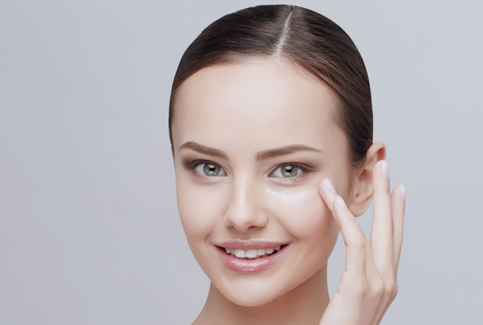 از بین بردن چین و چروک دور چشم به روش خانگی
