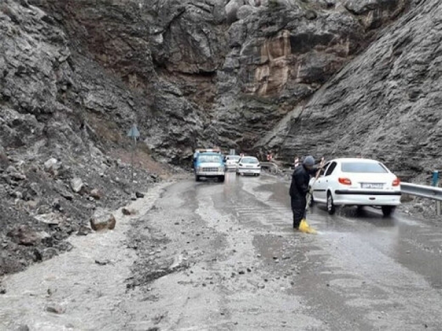 مسدود بودن جاده چالوس و آزادراه تهران-شمال