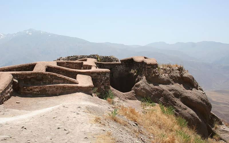 بقایای قلعه الموت