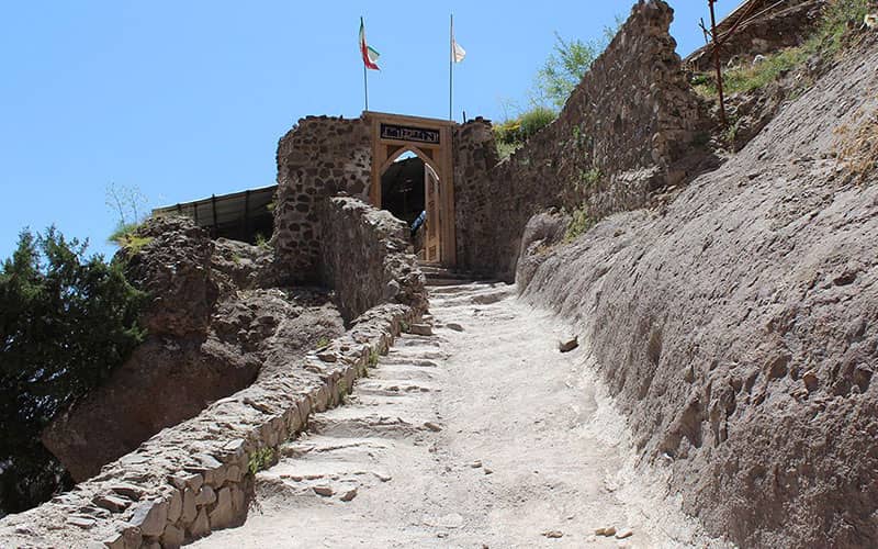 ورودی قلعه الموت