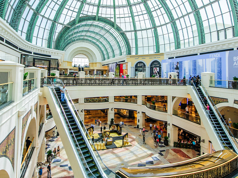 خرید در مرکز امارات مال