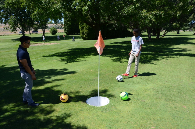 آشنایی با رشته ورزشی فوت گلف