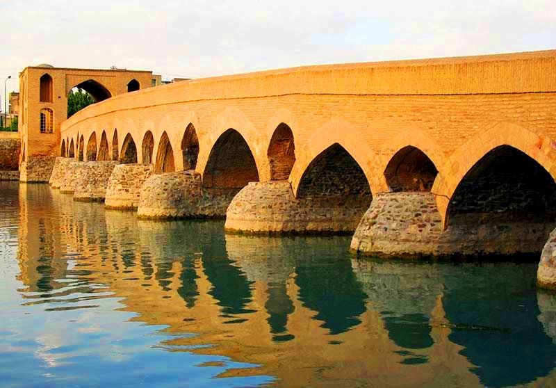 پل خواجو اصفهان کجاست؟
