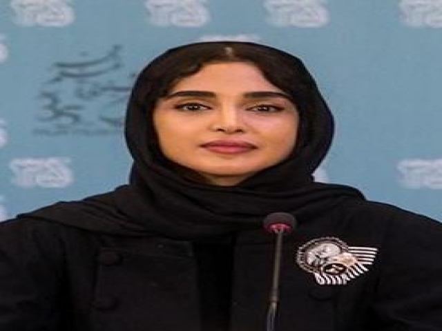 تصویری از الهه حصاری و خواهرش تصویری از الهه حصاری و خواهرش