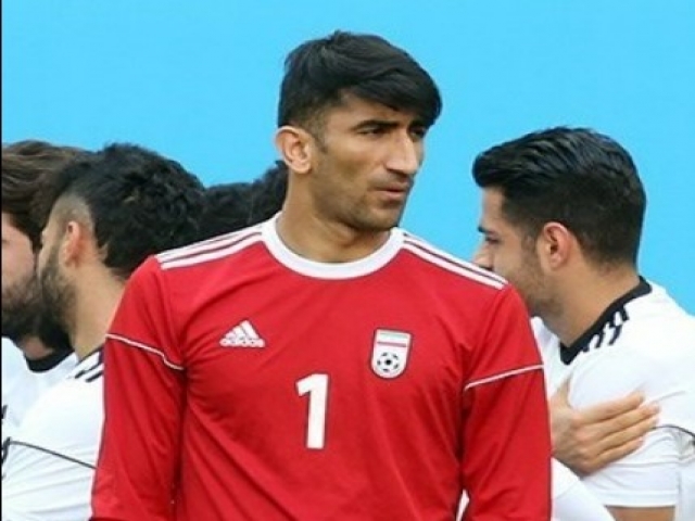 تصویری از دروازه بان پرسپولیس در کنار همسرش تصویری از دروازه بان پرسپولیس در کنار همسرش