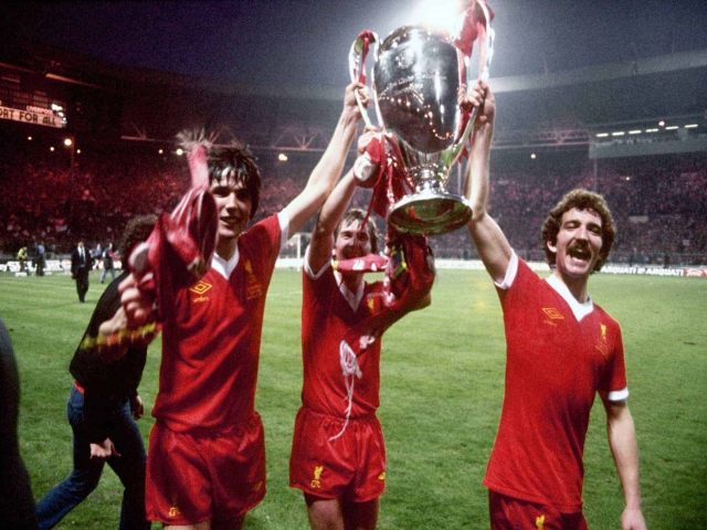 فینال لیگ قهرمانان اروپا( فصل 78-77)؛  لیورپول- بروخه