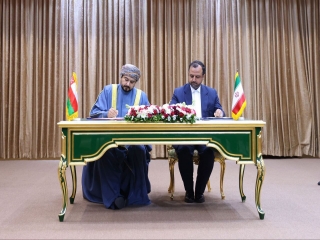 ۴ سند همکاری میان مقامات ایران و عمان امضا شد