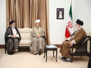 سلطان عمان با رهبر انقلاب اسلامی دیدار کرد