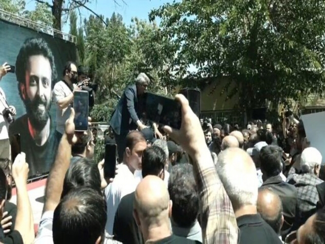 مراسم خاکسپاری حسام محمودی