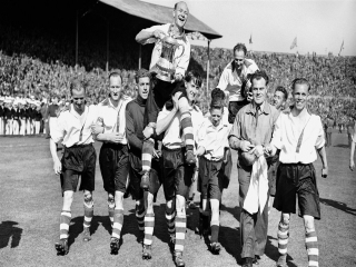 فینال جام حذفی انگلیس(1947)؛ برنلی جان سخت