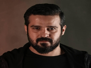 مجتبی پیرزاده در کنار خانواده اش