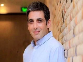 حمید گودرزی در خانه لوکسش