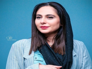 سلفی آینه ای رعنا آزادی ور و الهه حصاری