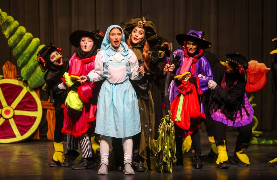 نمایشهای برتر این ماه را از دست ندهید؛ بلیطها محدود است!