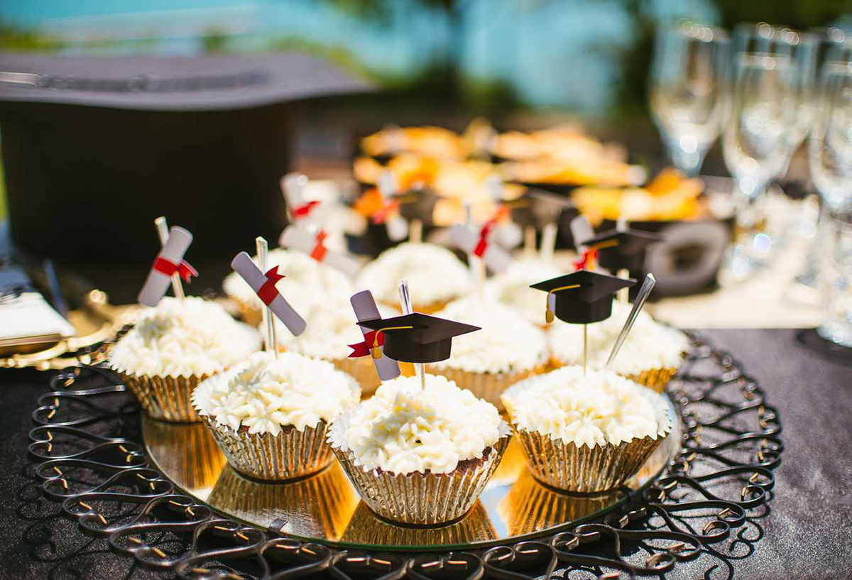 پک پذیرایی دفاع پایان‌نامه