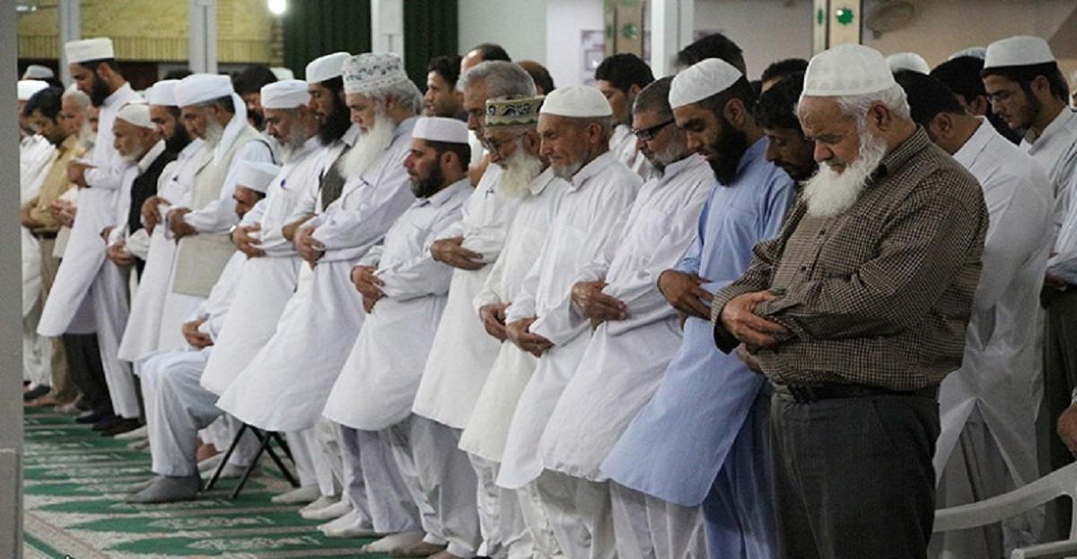 چرا اهل تسنن دست بسته نماز می خوانند!