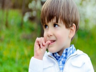 درمان و علل جویدن ناخن در کودکان