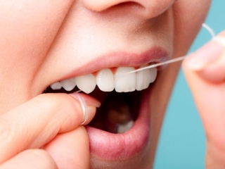 روش صحیح استفاده از نخ دندان