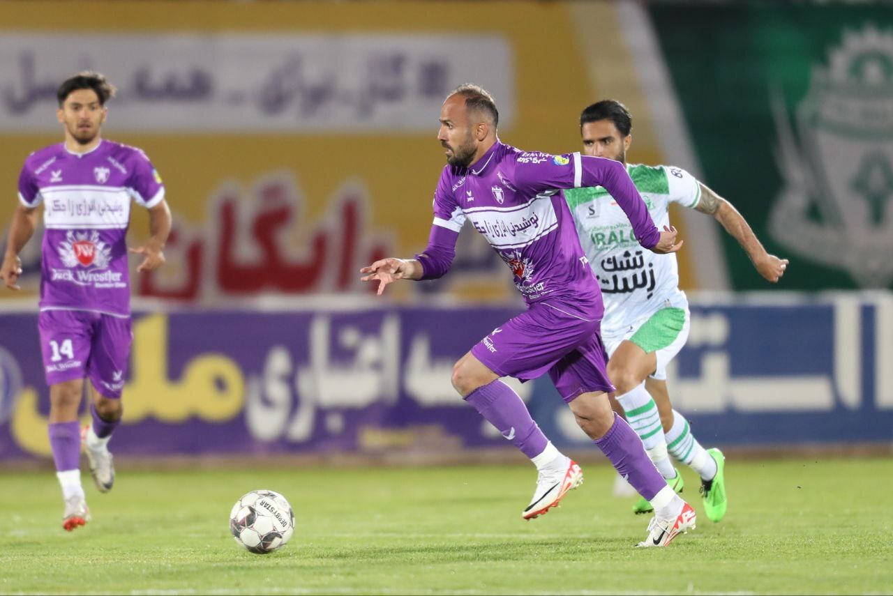 لیگ برتر فوتبال (04-1403)؛ آلومینیوم اراک- هوادار لیگ برتر فوتبال (04-1403)؛ آلومینیوم اراک- هوادار