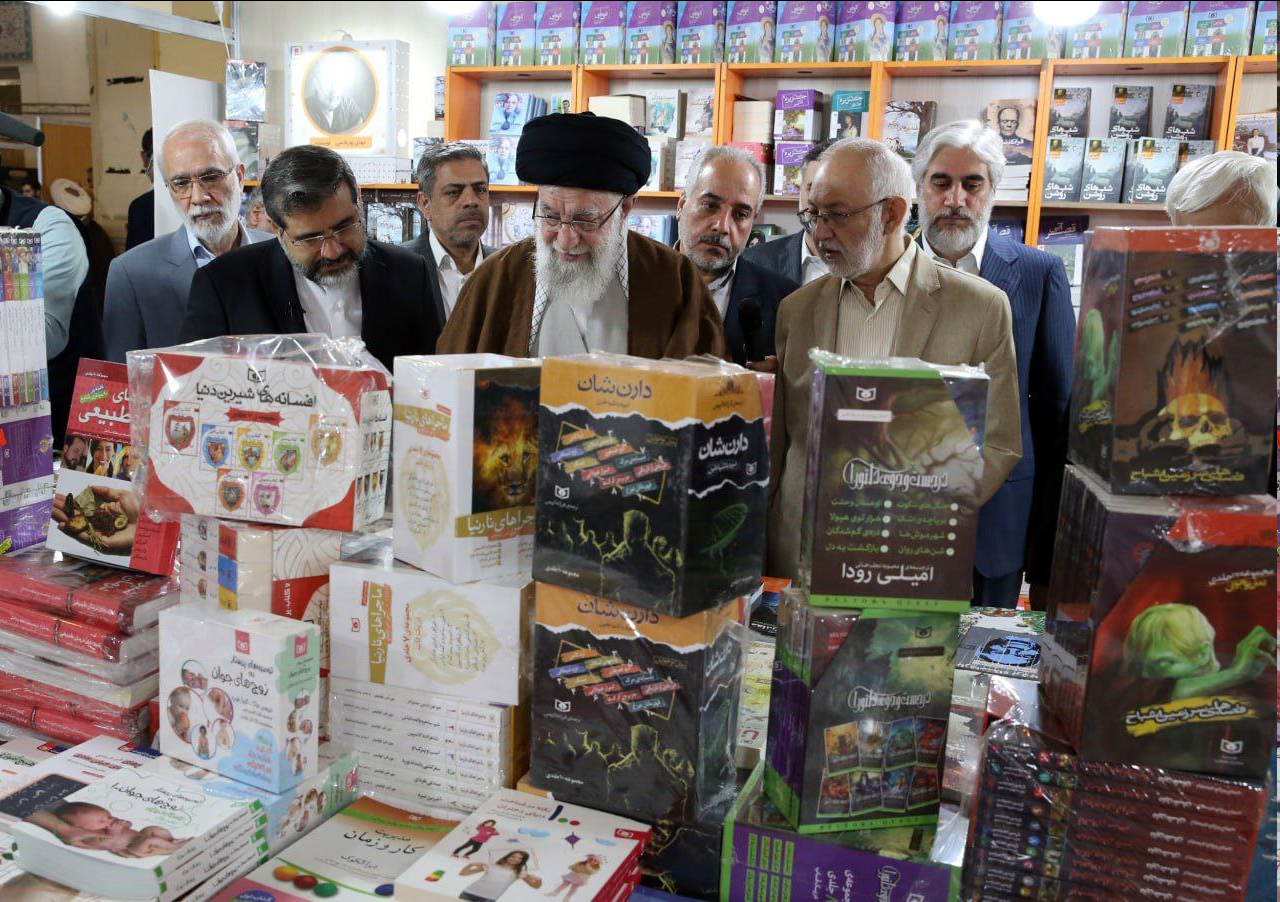 رهبر انقلاب از نمایشگاه کتاب تهران بازدید کرد