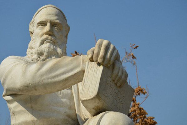 تفاوت‌ها و تشابه‌های حافظ و خیام