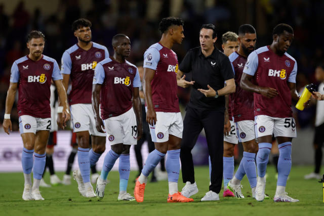 آشنایی با لوگوی تیمهای فوتبالی ؛ استون ویلا ، شیر طلایی و رنگهای ارغوانی و آبی