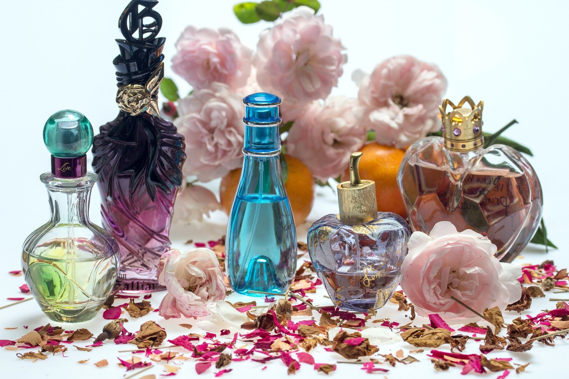 بهترین عطرهای خنک زنانه برای فصل تابستان