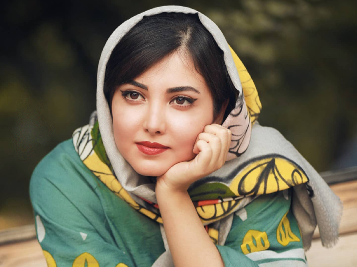بیوگرافی زیبا کرمعلی