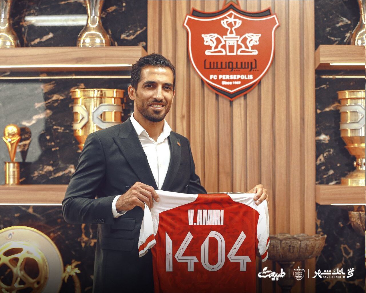 وحید امیری با پرسپولیس تمدید کرد وحید امیری با پرسپولیس تمدید کرد