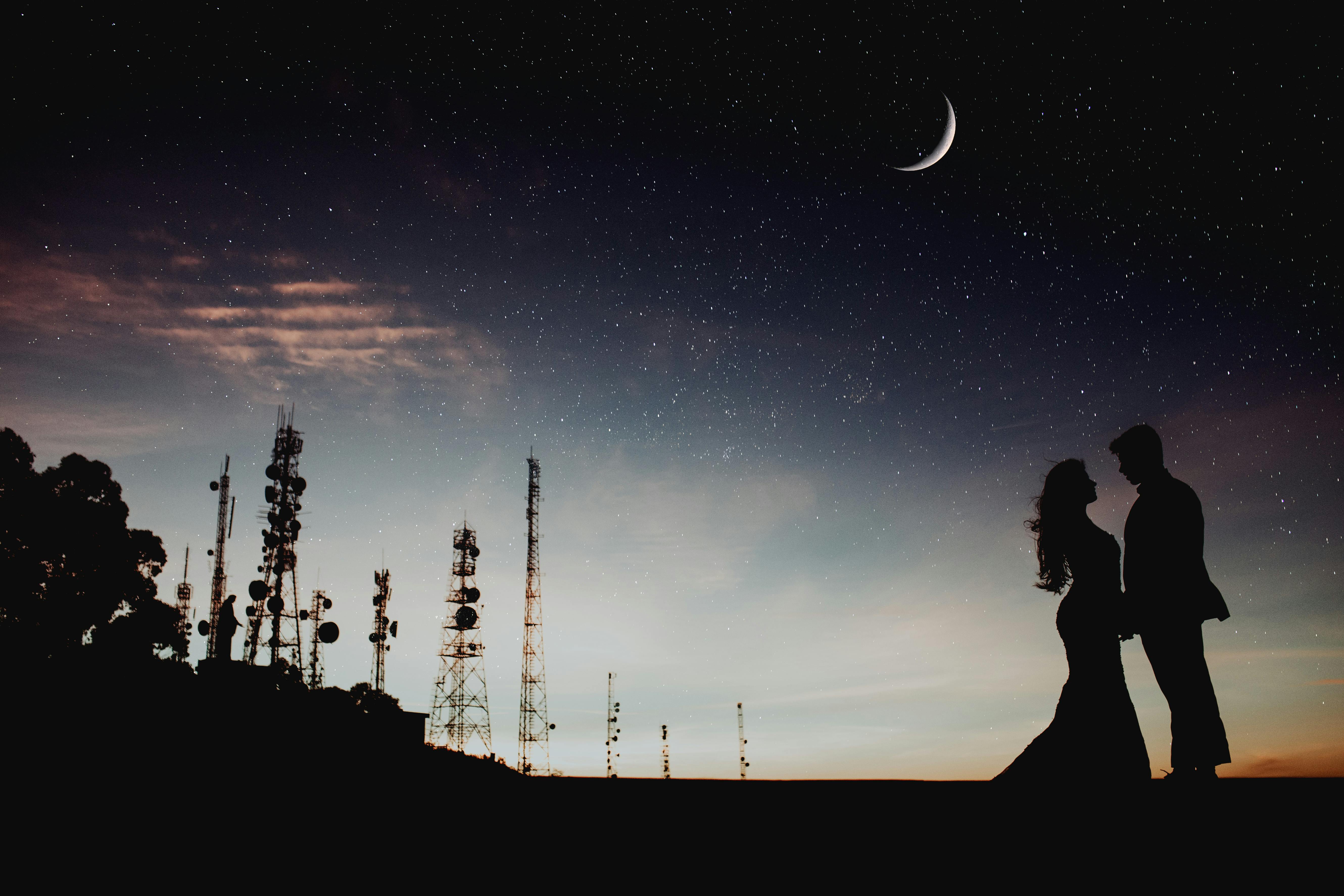 عکس دونفره رمانتیک زیر آسمان شب
