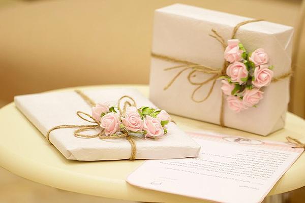 وسایلی که داماد باید برای عروس بخرد! لیست وسایل عروس