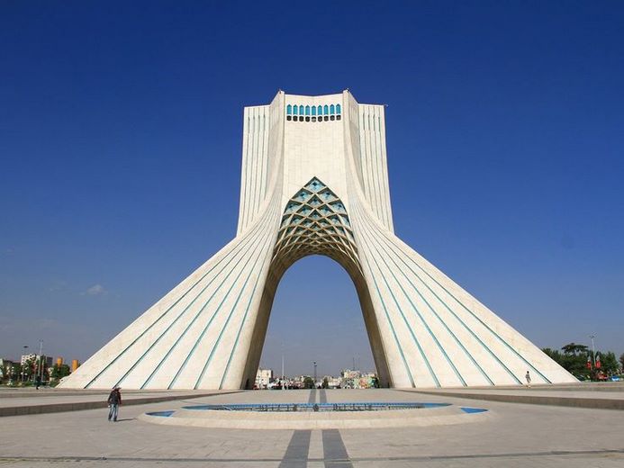 برج آزادی از نمای رو به رو