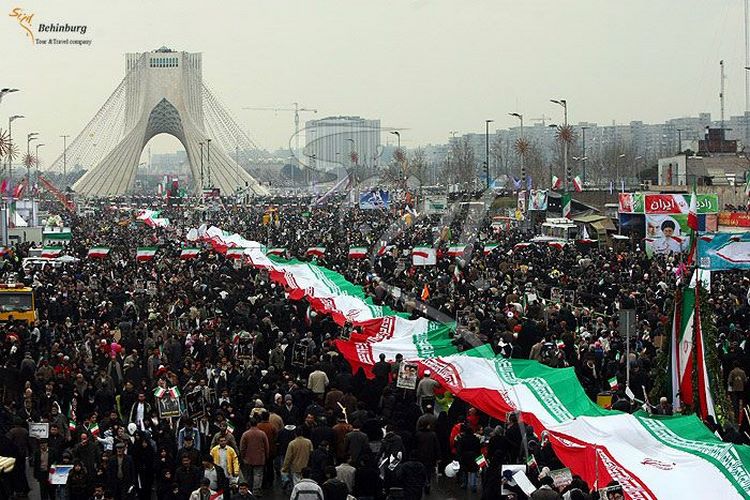 راهپیمایی 22 بهمن برج آزاد