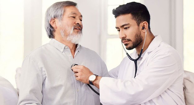 خدمات ویزیت متخصص قلب در منزل برای راحتی شما