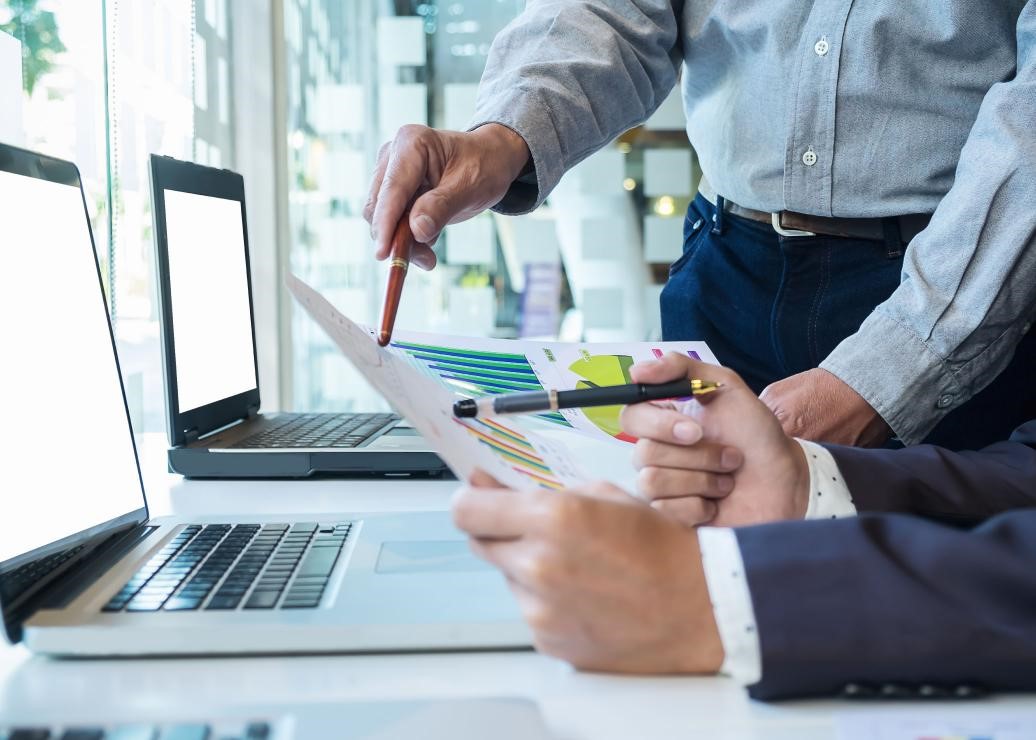 مهندس بهمن عمادی: مشاوره مالیاتی، حسابداری و حسابرسی