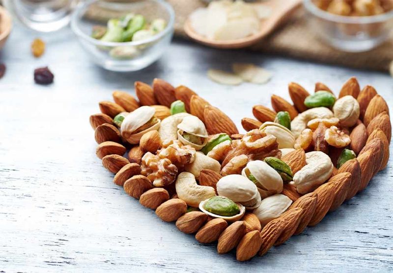 توصیه های مهم برای مصرف آجیل و شیرینی عید