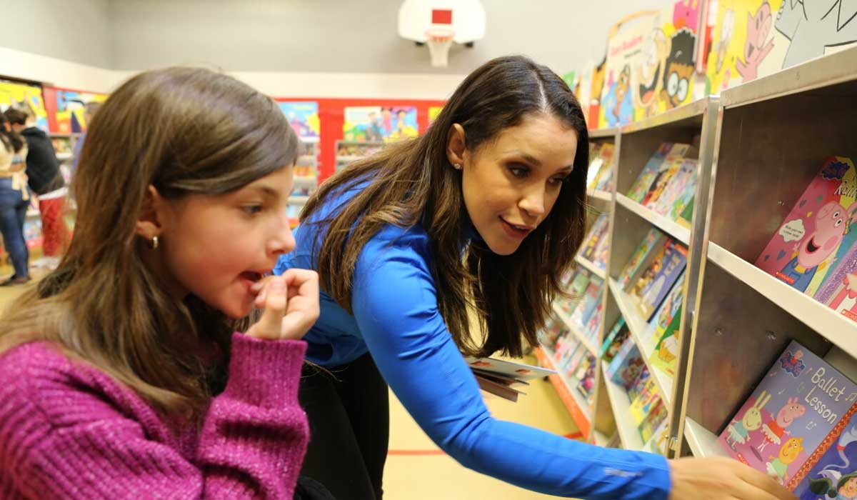 چرا هدیه دادن کتاب به کودکان بهترین انتخاب است؟