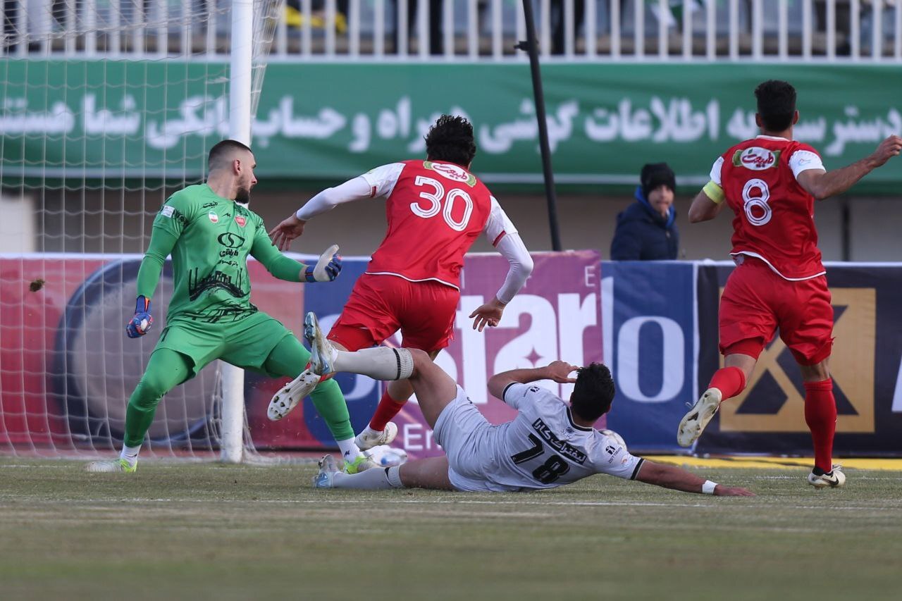 پرسپولیس- آلومینیوم اراک (لیگ برتر 04-1403) پرسپولیس- آلومینیوم اراک (لیگ برتر 04-1403)