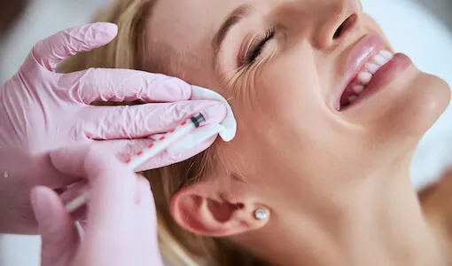 تزریق بوتاکس روش غیر جراحی برای درمان افتادگی پلک