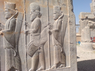سرباز کمان دار پارسی در موزه ارمیتاژ سن پترزبورگ