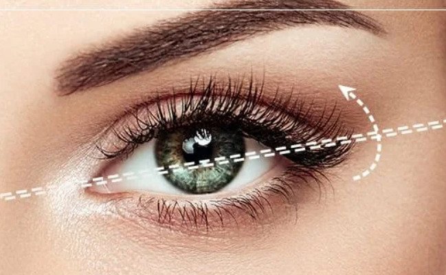 خط چشم مناسب چشم‌های بادامی