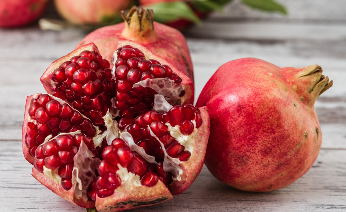 مراحل دانه کردن انار؛ مخصوص شب یلدا