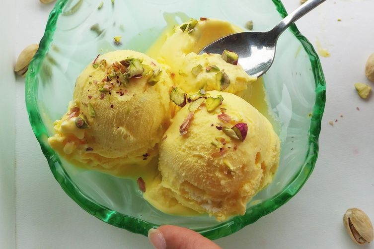 طرز تهیه بستنی زعفرانی