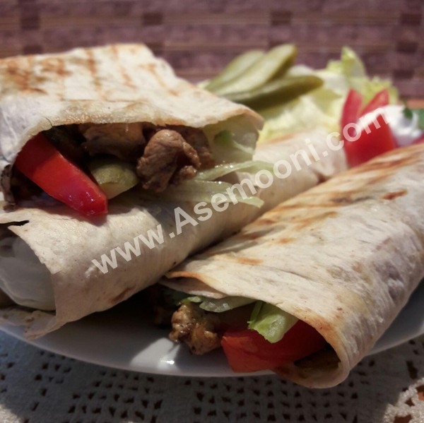 شاورمای مرغ با سس طحینه