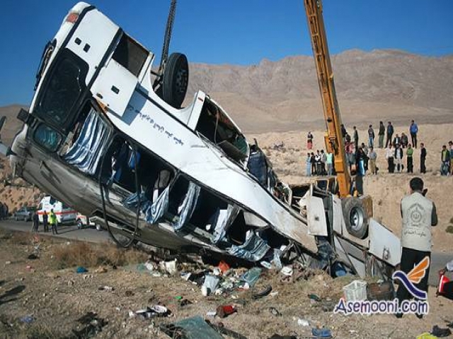 واژگونی خونین اتوبوس حامل کارکنان شرکت خودروسازی واژگونی خونین اتوبوس حامل کارکنان شرکت خودروسازی