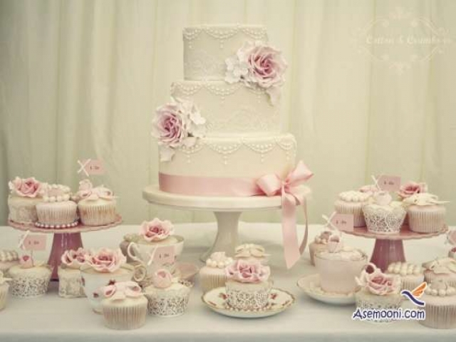 استفاده از کاپ کیک ها در کنار کیک بزرگ برای مجلل تر شدن عروسی